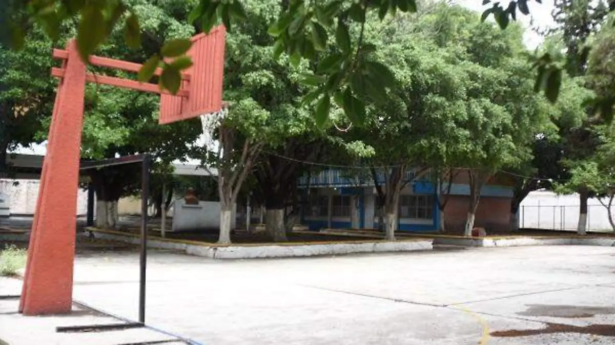 1A ESCUELA VACIA_FR